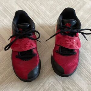 Nike Boys Kyrie Flytrap Red & Black Sneakers